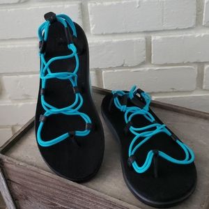 Teva size 8 turquoise sandals